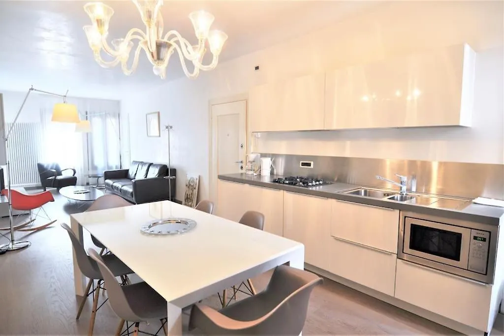 Stylish Apartment 100 Meters From San Marco Square Venecia Italia